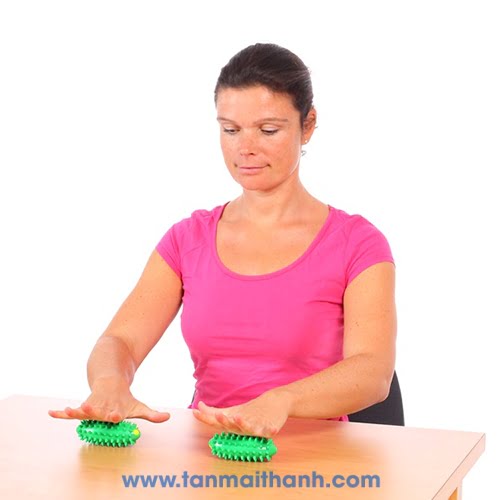 Dụng cụ massage tập cơ tay Knobbed Ball (Togu - Đức) 4 Dụng cụ massage tập cơ tay Knobbed Ball (Togu - Đức) - Ảnh 4