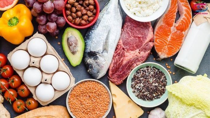 4 bí quyết để cùng chăm sóc người già trọn vẹn ngay tại nhà Duy trì chế độ dinh dưỡng hợp lý cho người già