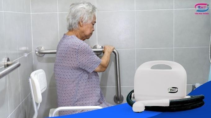 Giữ gìn vệ sinh cá nhân với máy tắm bệnh nhân