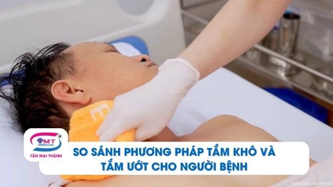 So sánh phương pháp tắm khô và tắm ướt cho người bệnh