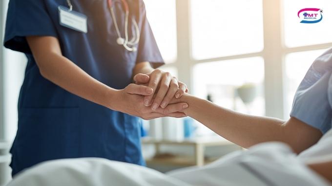 Cách chọn dụng cụ vệ sinh răng miệng cho người bệnh