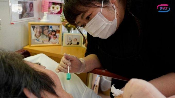 Phân loại dụng cụ vệ sinh răng miệng cho người bệnh Làm thế nào để lựa chọn dụng cụ vệ sinh răng miệng phù hợp?
